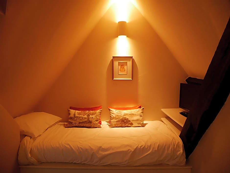 Bear and Ragged Staff