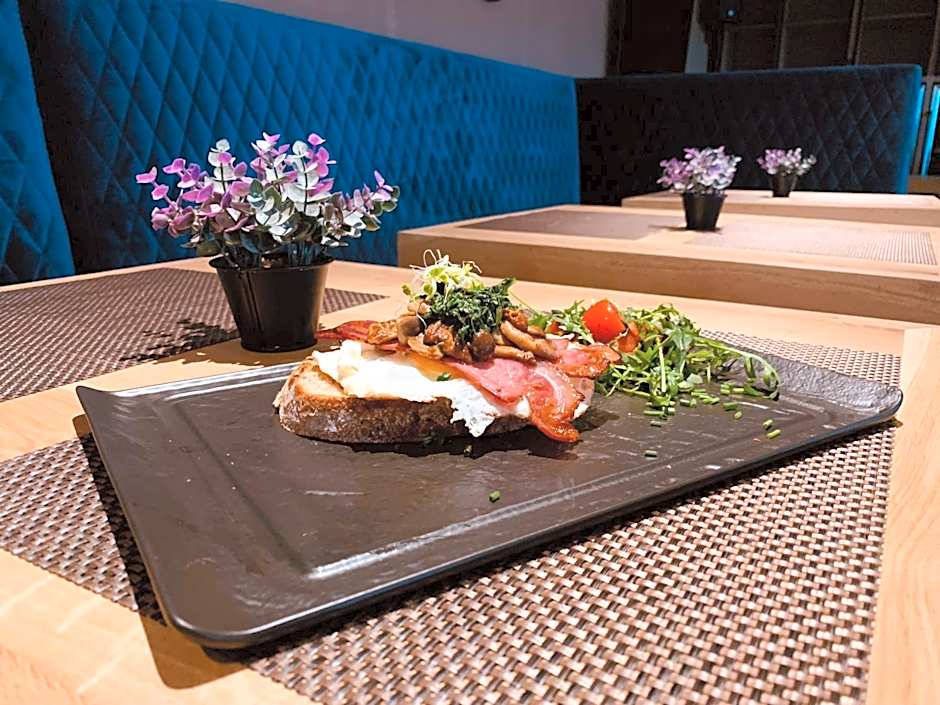 UpperHouse Suites & More