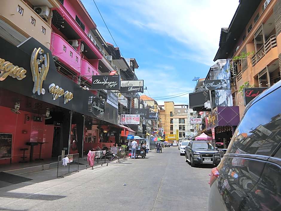 crystal suites pattaya