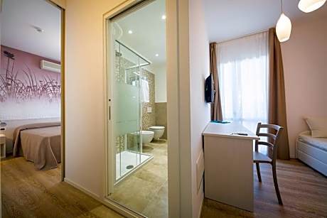 Junior Suite with Partial Sea View