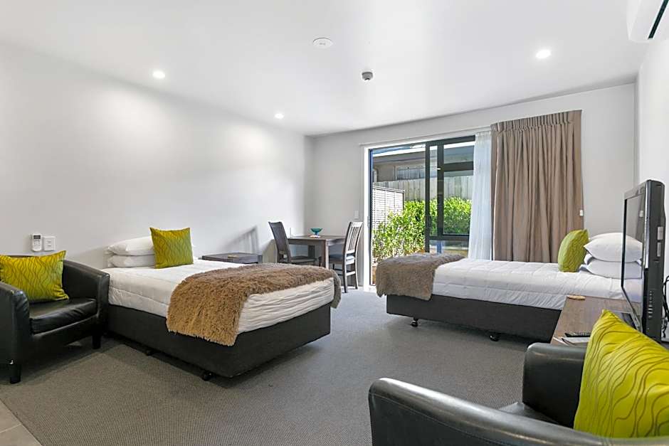 Acacia Lake View Motel