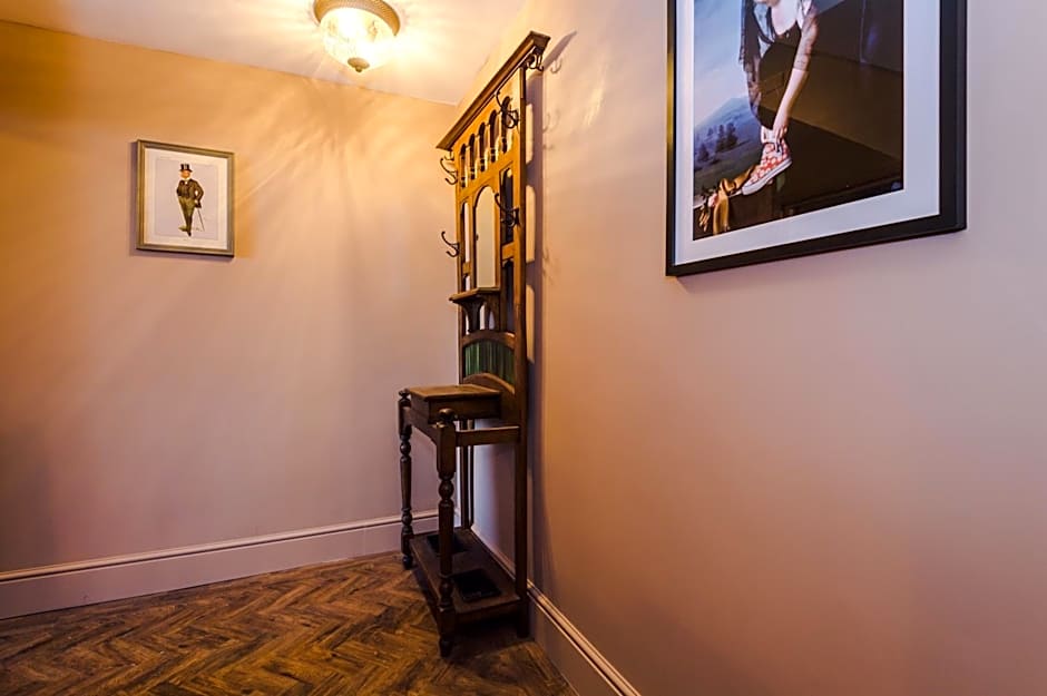 Russell Court by Orenda-Luxe