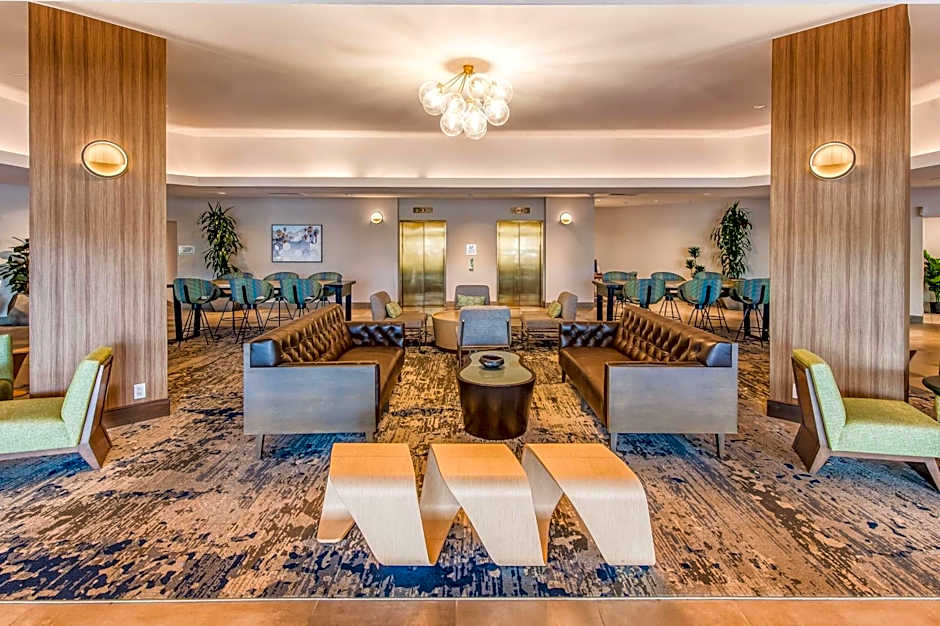 DoubleTree by Hilton Hotel Carson
