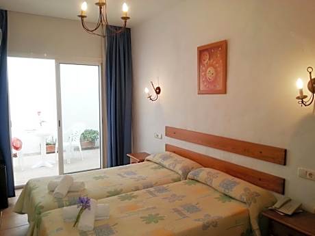 Twin Room with Courtyard