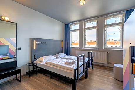 Family Room (2 Adults + 2 Children)