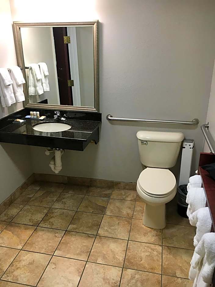 La Quinta Inn & Suites by Wyndham Louisville East
