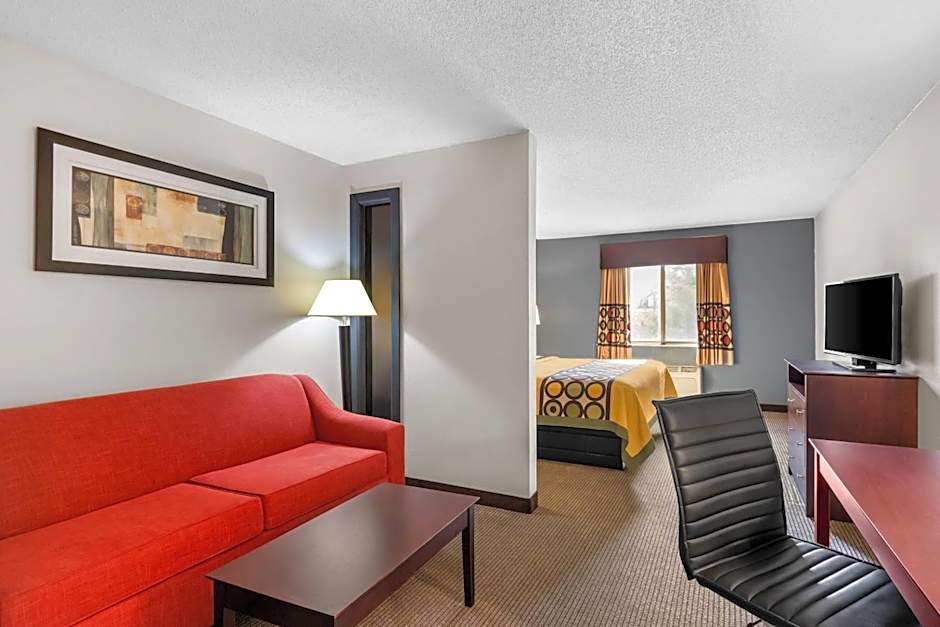 Super 8 by Wyndham Bloomington University Area
