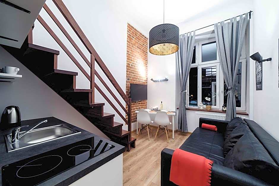 2 Nights Apartments - great location, right next to Main Rail and Bus Station, 10 min to Main Square by foot
