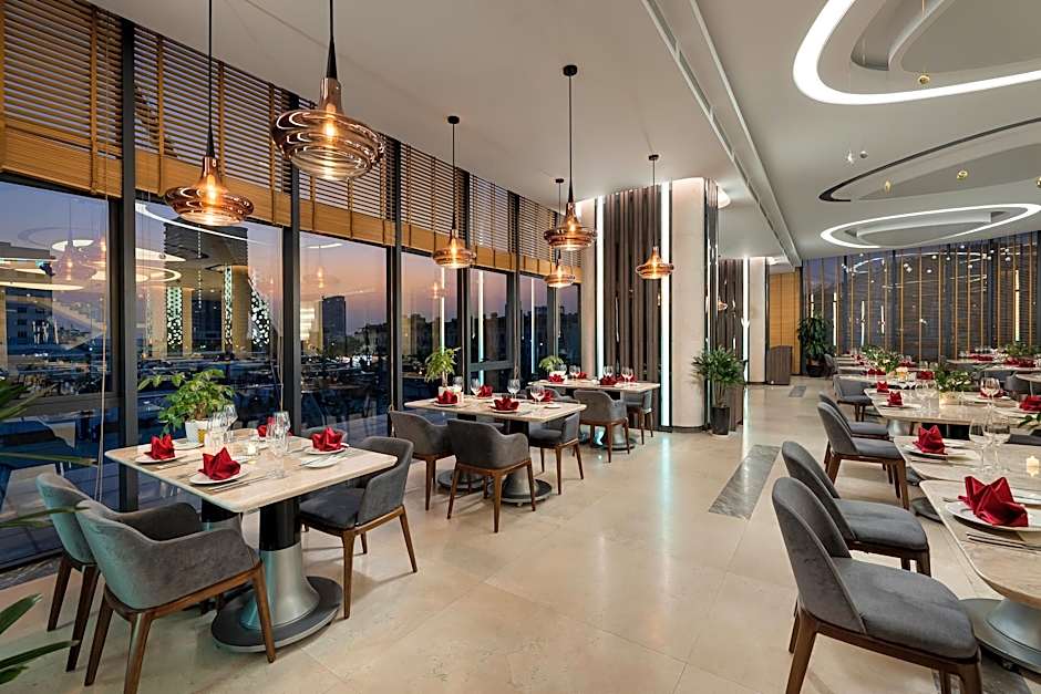 DeLaSea Ha Long Hotel - Modern Bayview Escape 