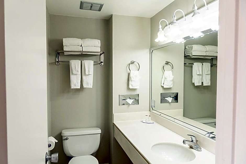 Travelodge by Wyndham Monterey Bay
