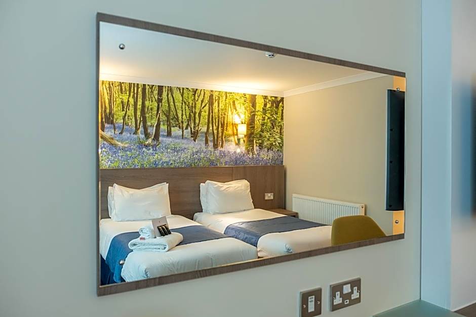 Burleigh Court Hotel and Leisure