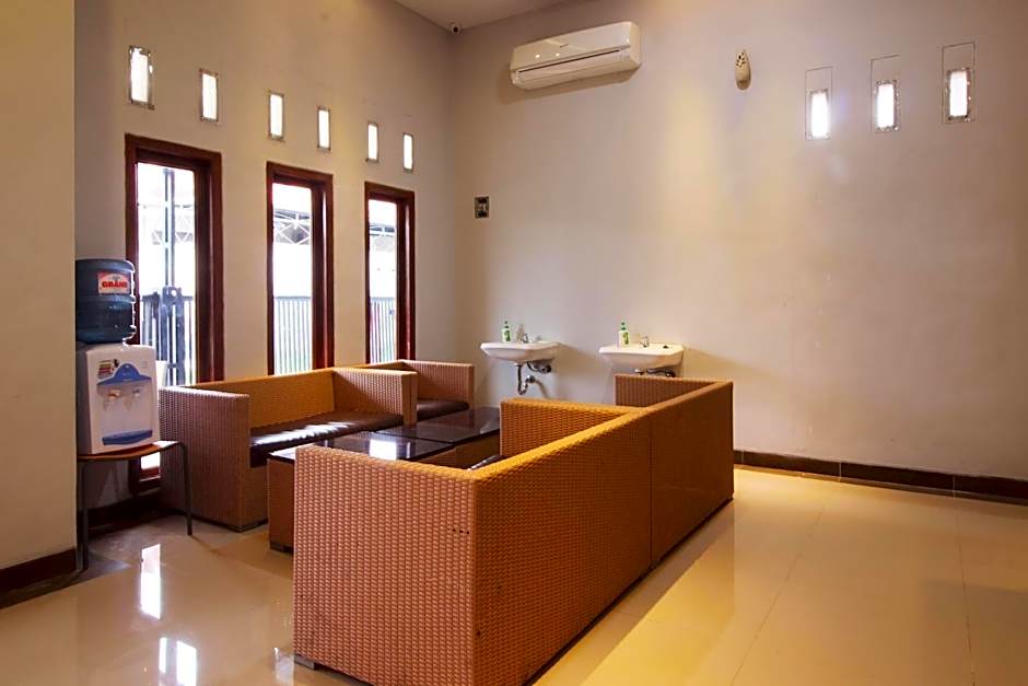 OYO Life 2273 Pratama Homestay
