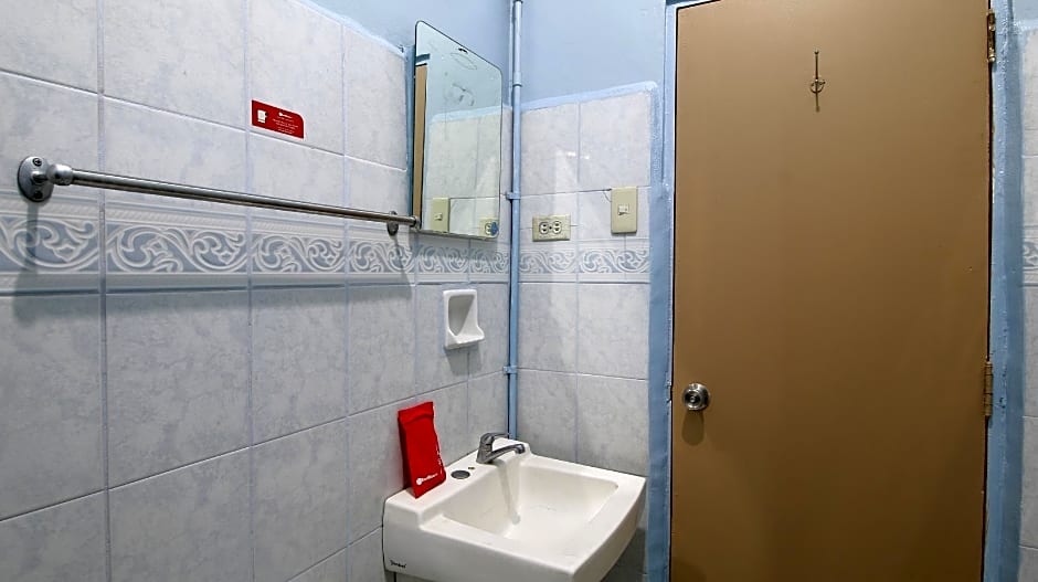 RedDoorz Plus Bienvenido Boarding House Las Pinas Weekly Stay