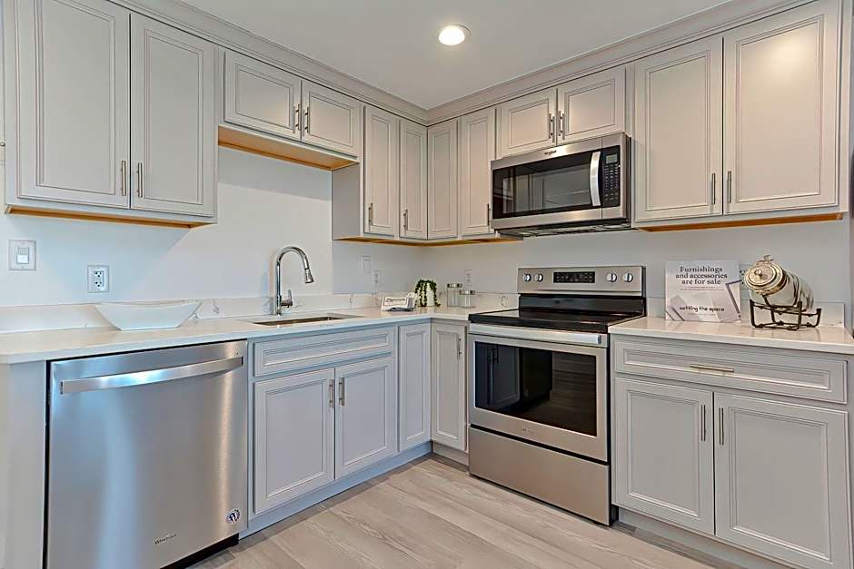 Harbourtown Suites on Plymouth Harbor