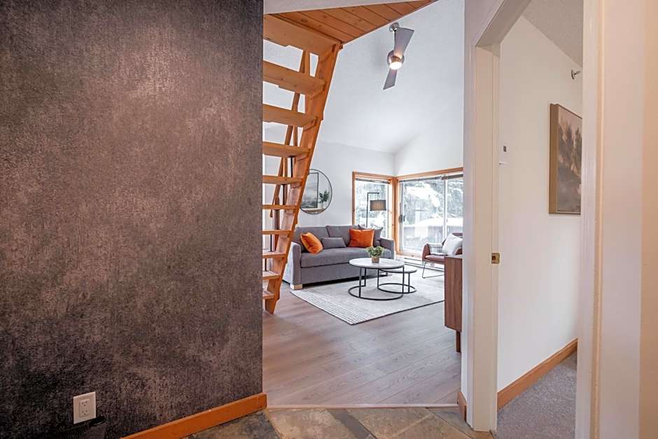 Powderview by Outpost Whistler