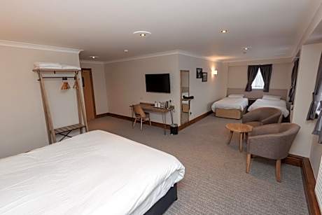 Family Room (2 Adults + 2 Children)