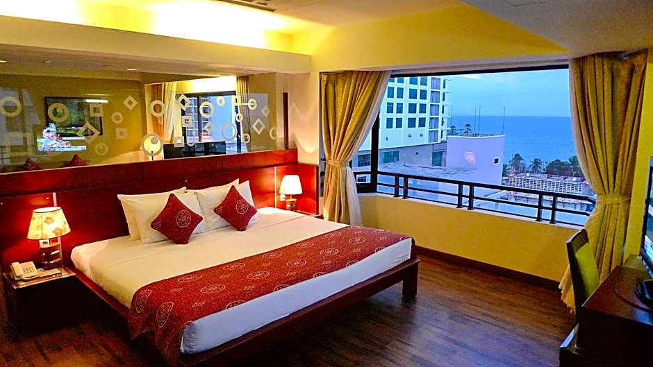 Photo 1 of 10 of Suite, Sea View