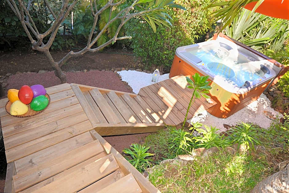 Poz Lagon - chambre d'hôtes - Bungalow pour 2 personnes - Jacuzzi privatif - petit déjeuner - Vue sur le lagon