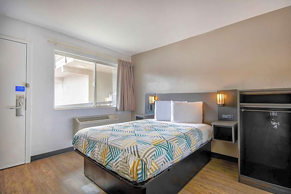 Motel 6-Albuquerque, NM - Midtown