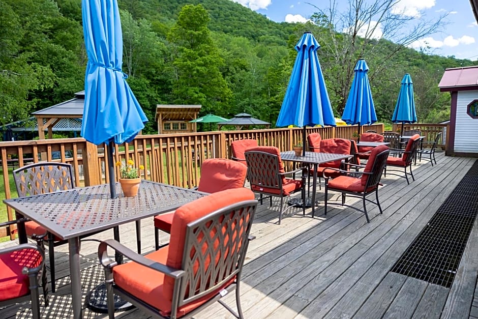 Clear River Inn and Tavern