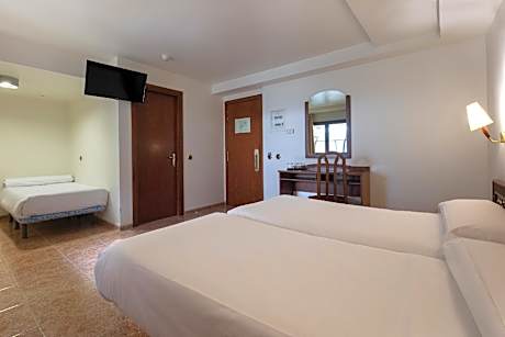 Triple Room (Twin Room + Extra Bed)