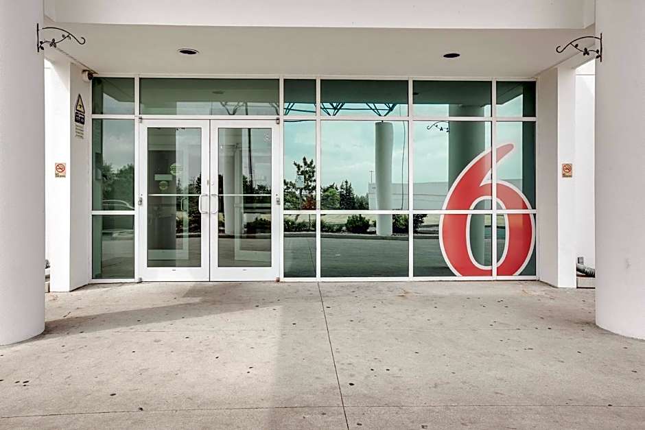 Motel 6-Brampton, ON - Toronto