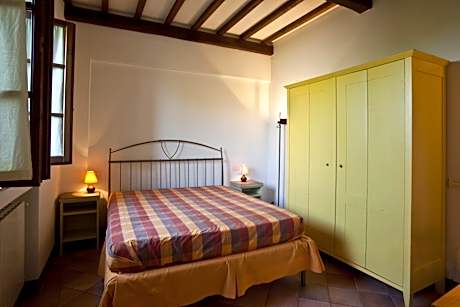 Large One-Bedroom Apartment (4 Adults)