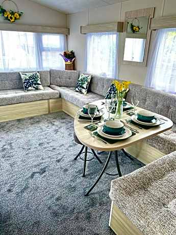 Lyons Robin Hood , Rhyl