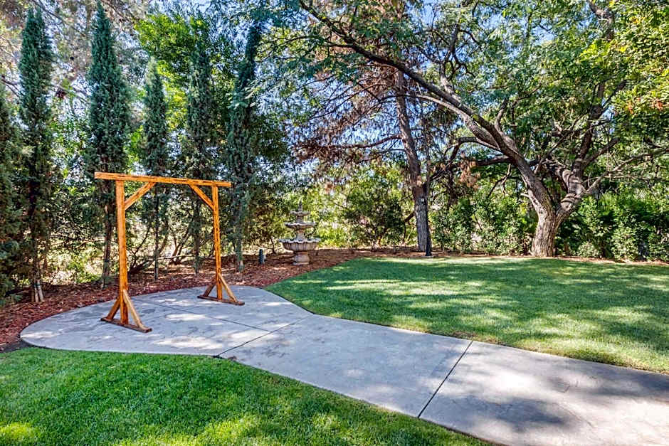 Carlton Oaks Lodge, an Ascend Collection Hotel