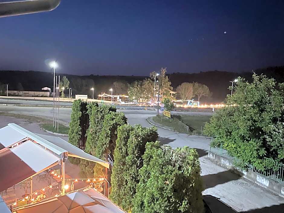 Formula 1 Motel