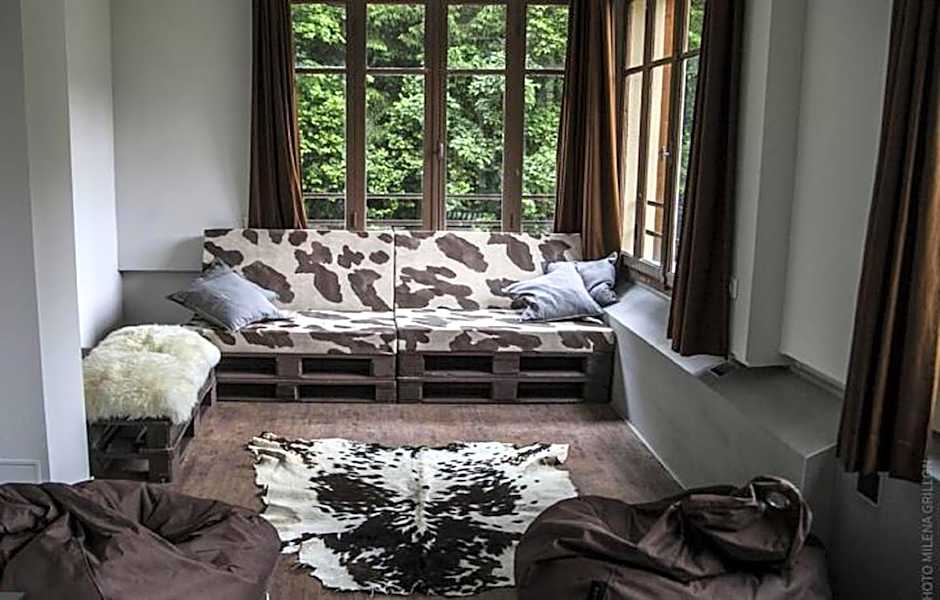 Zdjęcie 1 z 4 — Dormitory Room (6 Adults)