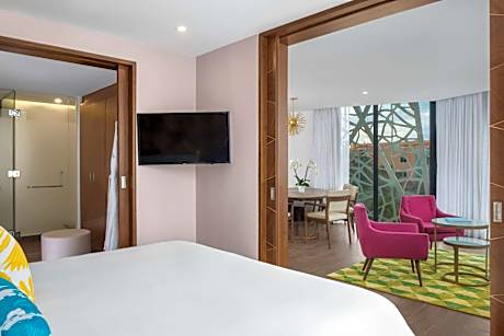 Two-Bedroom Suite with King Bed and Two Queen Beds