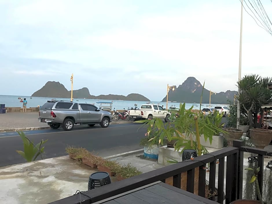 Grandma Balcony – Prachuap Khiri Khan, TX