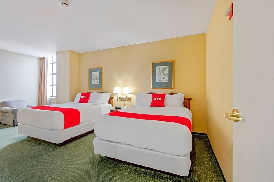 OYO Hotel St Louis Downtown City Center MO