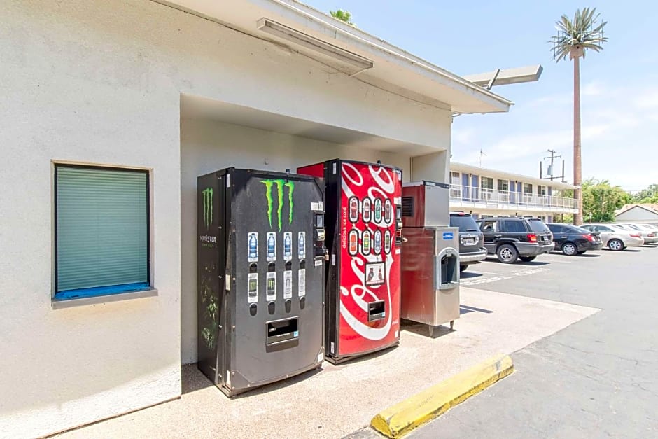 Motel 6 Bakersfield