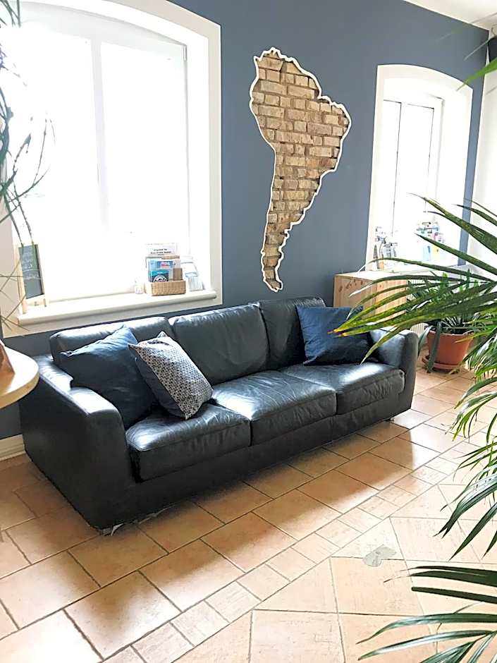 Blue Doors Hostel KTV