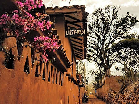Lizzy Wasi Urubamba