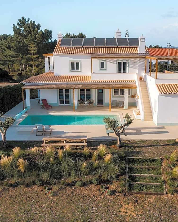 Birds of Paradise - Boutique Surf Lodge