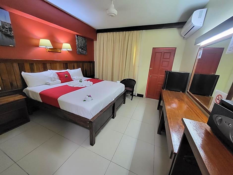 Caye Caulker Plaza Hotel