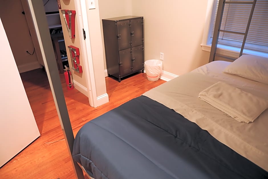 Photo 1 of 2 of 2 Beds