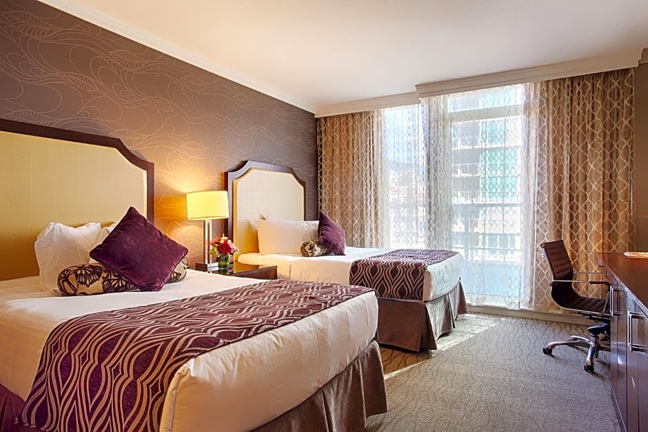 Pinnacle Hotel At The Pier