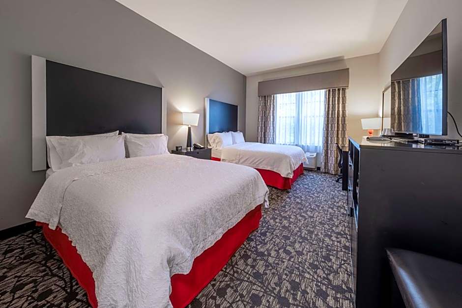 Hampton Inn By Hilton & Suites Dupont