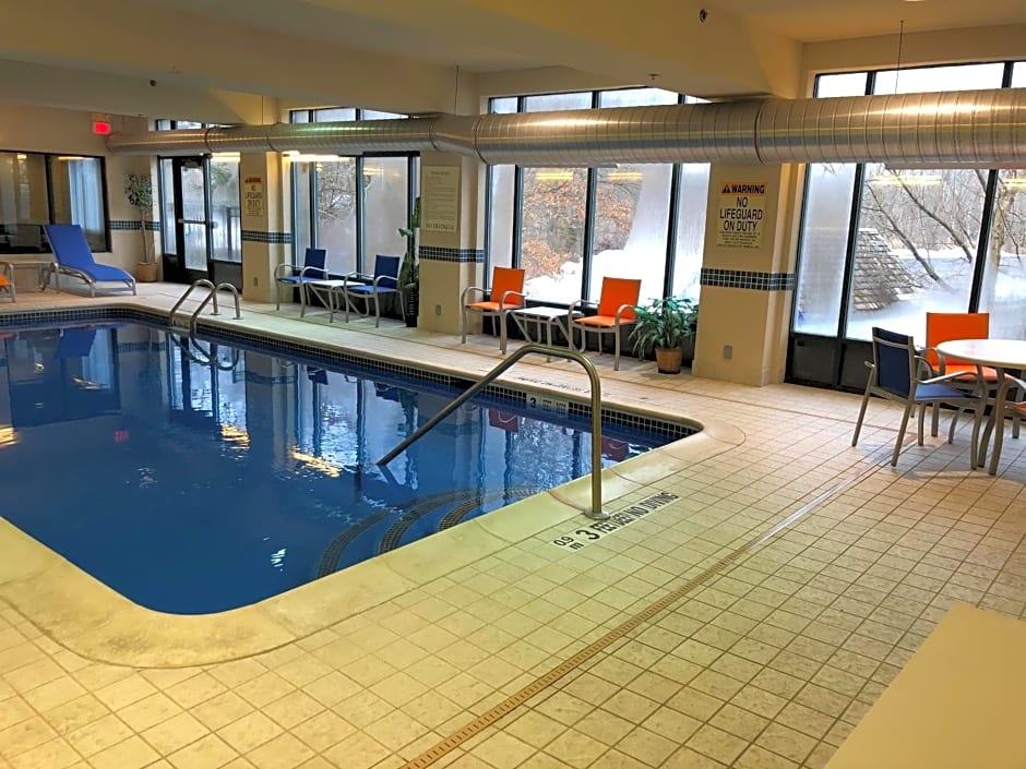 Holiday Inn Express Syracuse Airport, an IHG Hotel