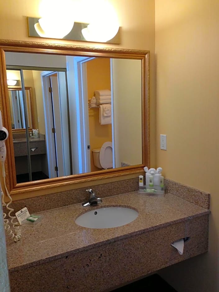 Country Inn & Suites by Radisson, Port Canaveral, FL