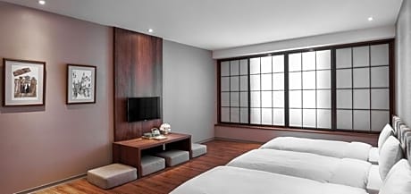 Japanese-Style Quadruple Room