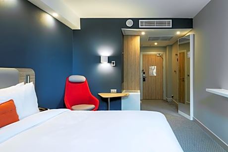 Standard Queen Room - Free Breakfast