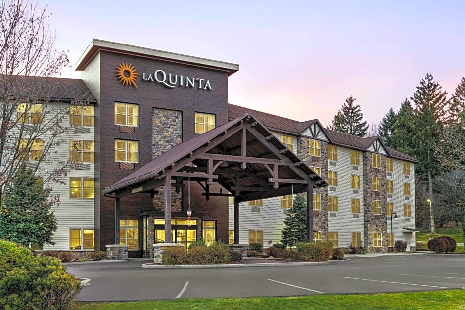 La Quinta Inn & Suites by Wyndham Lake George