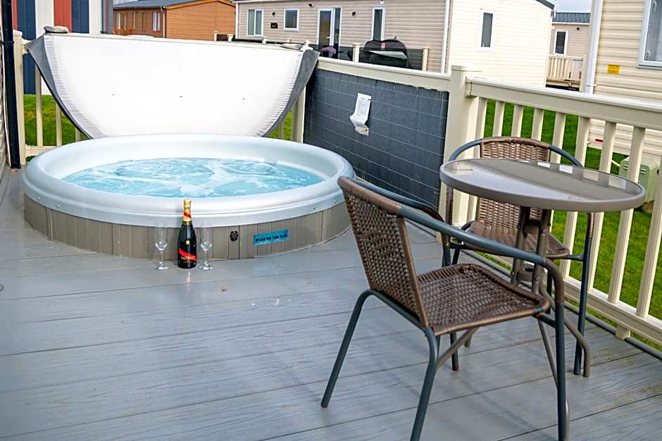 64 lancaster The lazy willow 3 bedroom hot tub caravan tattershall lakes