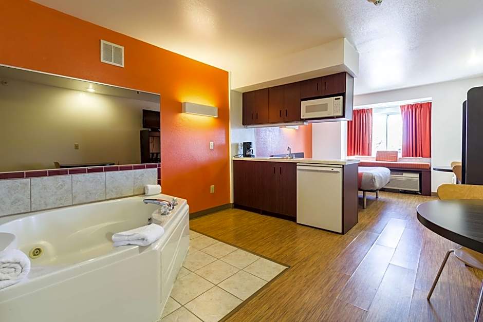 Motel 6-Huron, OH - Sandusky