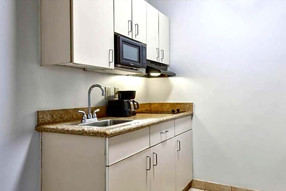 OYO Hotel Sulphur Kitchenette Daily Weekly Stays